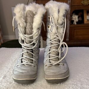 Columbia Women's Quilted Fur-Lined Boots - Light Gray